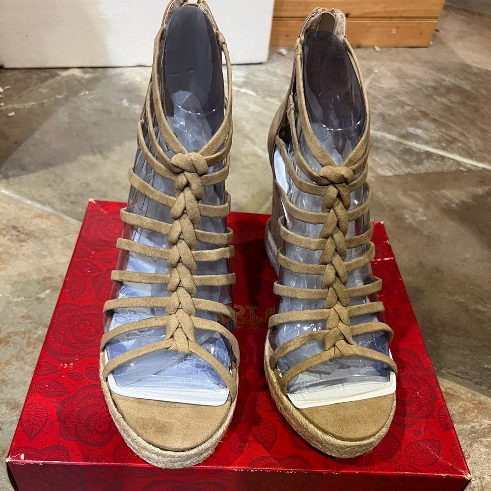 BNIB CARLOS SANTANA CAMILLA WEDGES SIZE 11 sand - Picture 2 of 4